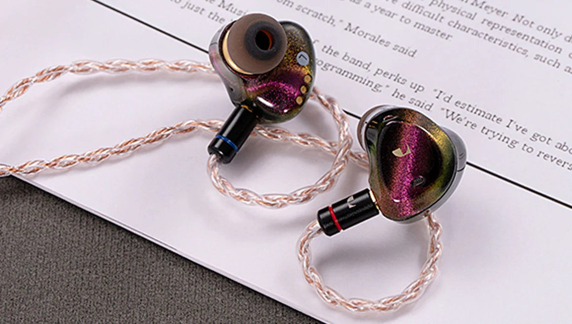 本当に2台のイヤホンを1台で置き換えられる?—— 新製品が変えつつある私たちの“聴く習慣”