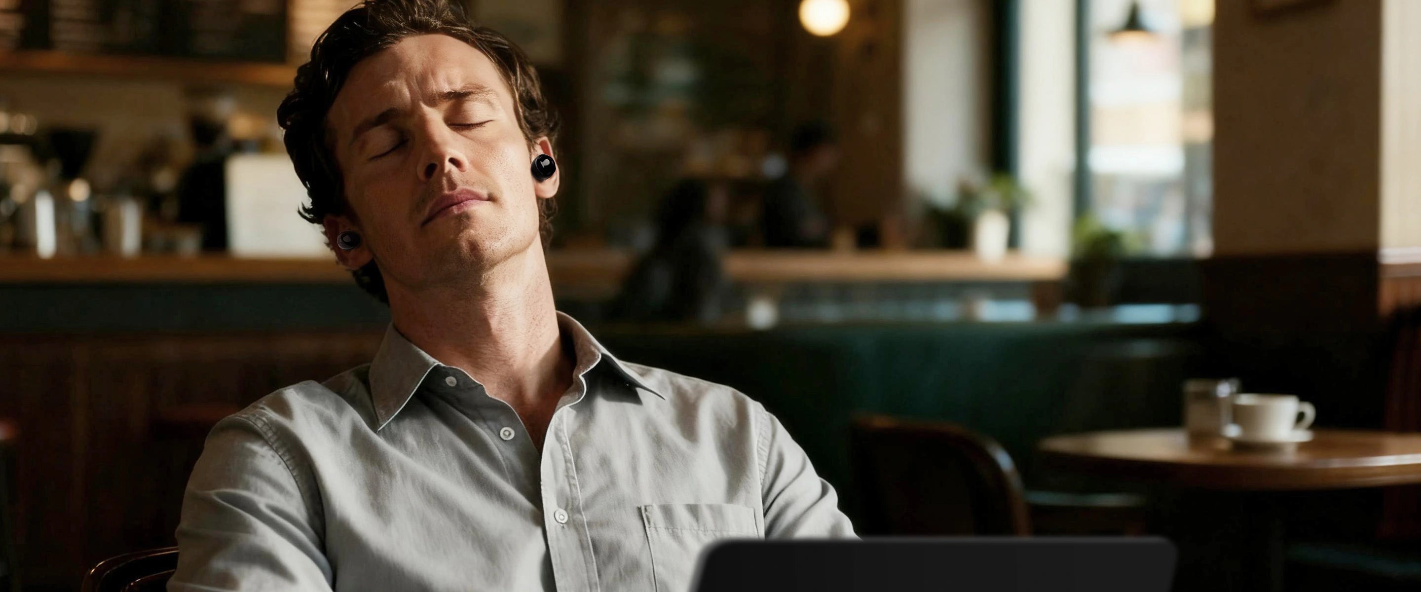 イヤーインワイヤレスヘッドホン